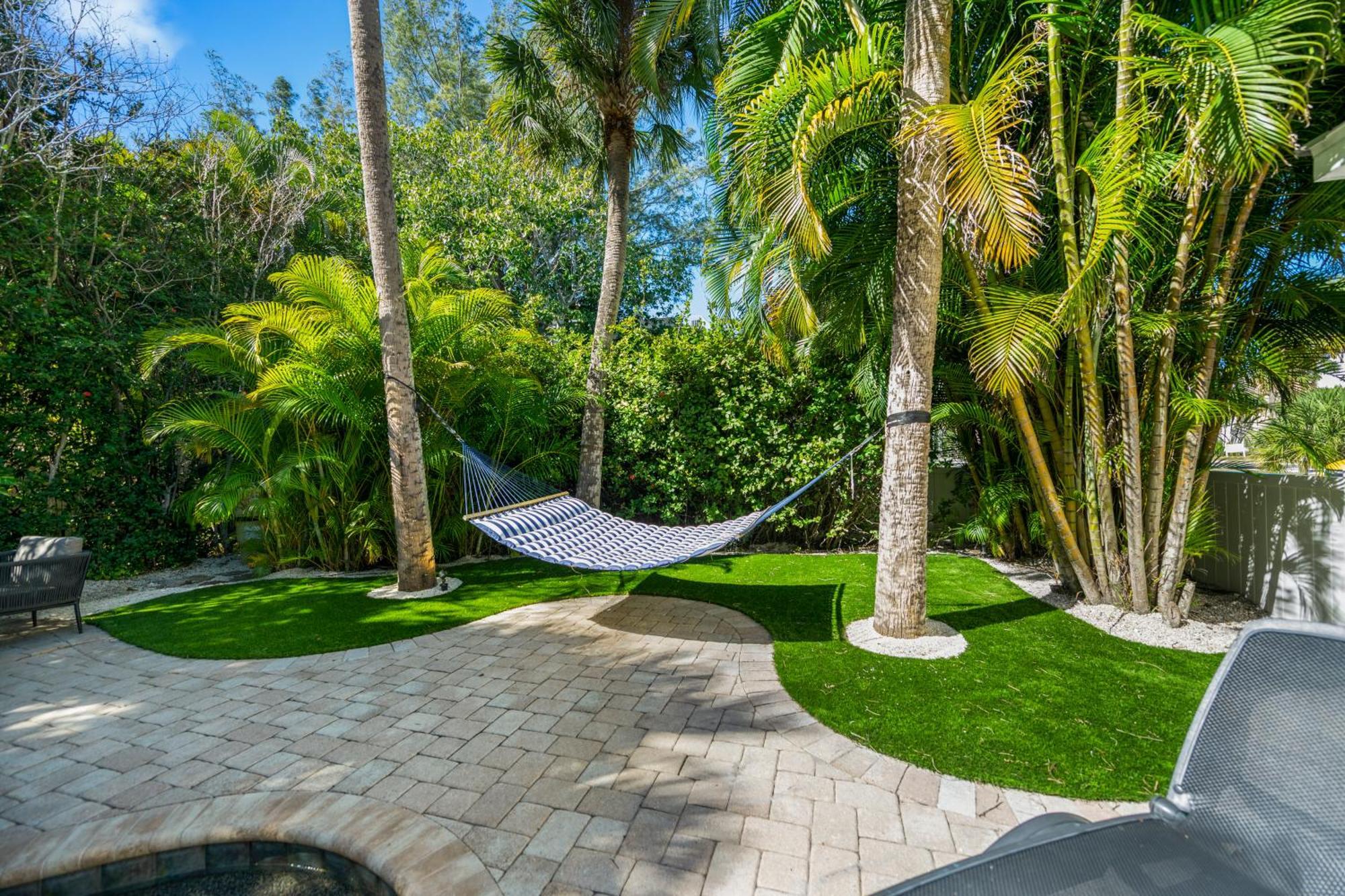 Sandy Pants - Designer Beach Chic Home Steps To Beach Backyard Oasis W Heated Pool Анна Мария Екстериор снимка