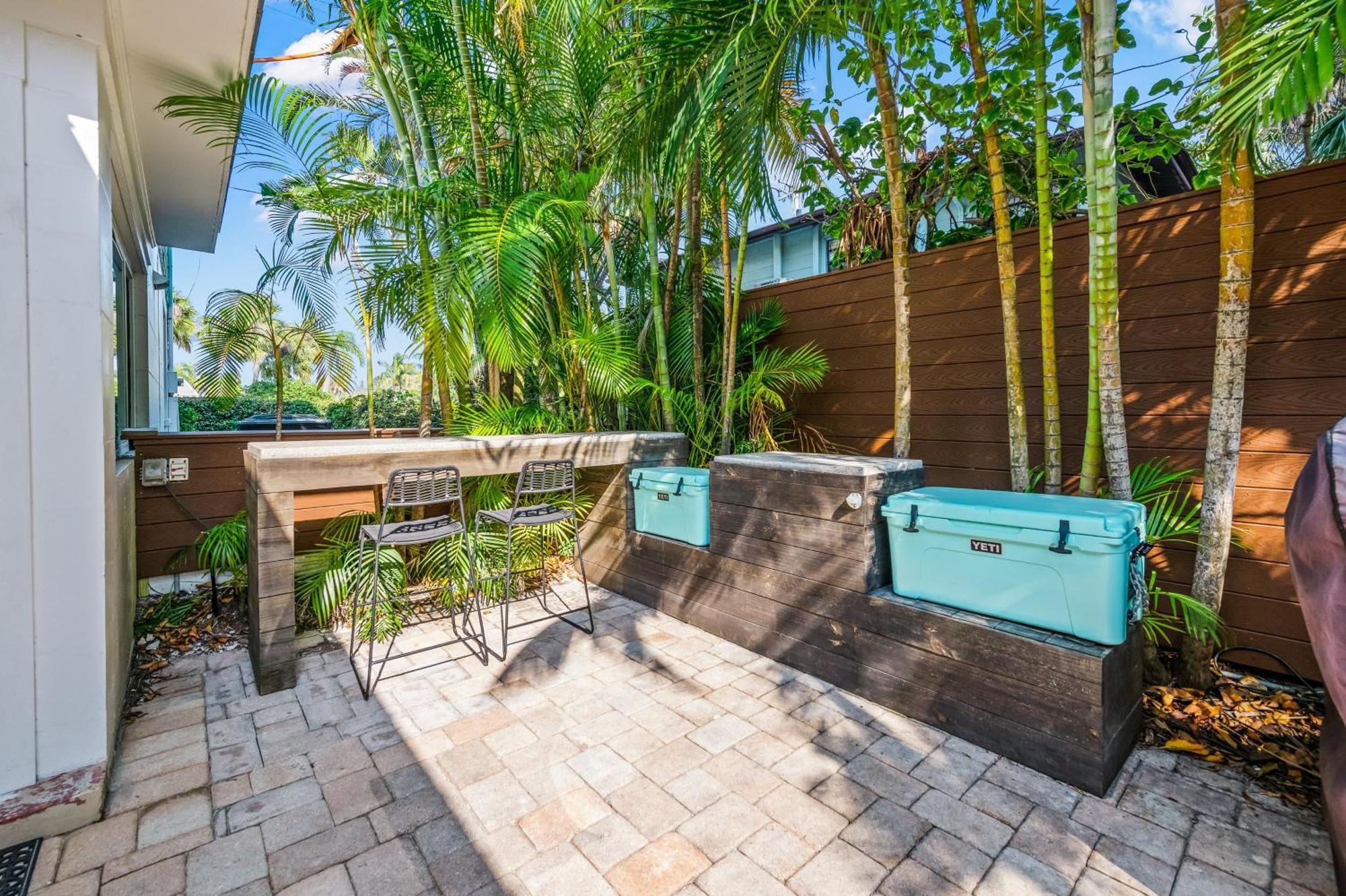 Sandy Pants - Designer Beach Chic Home Steps To Beach Backyard Oasis W Heated Pool Анна Мария Екстериор снимка